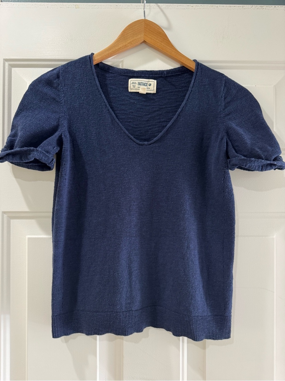 FatFace navy blue short-sleeve V-neck knit sweater Size 2 lightweight - Picture 2 of 11